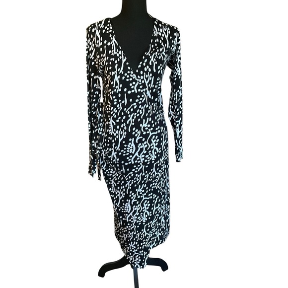 Diane von Furstenberg x Target Black White Print Wrap Midi Dress Size M - Picture 2 of 9